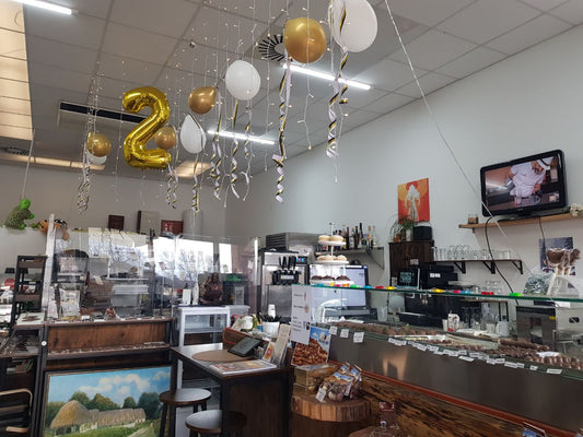 Wir feiern Zweijähriges